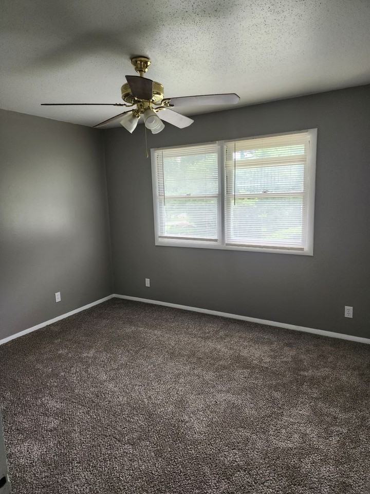 504 Yorktown Rd - Photo 5 of 7