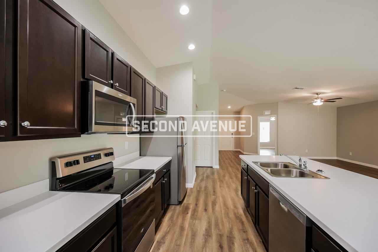 2105 Nw 22nd Ave - Photo 2 of 20