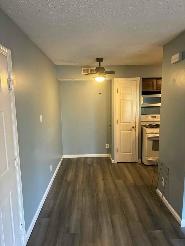 132 Kenwood Dr - Photo 2 of 10