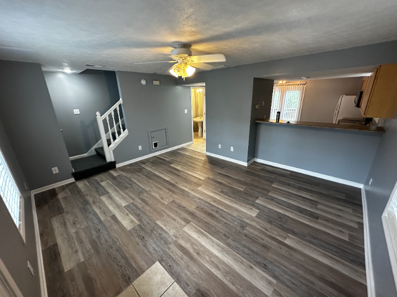 3511 S Oaklawn Cir - Photo 2 of 13