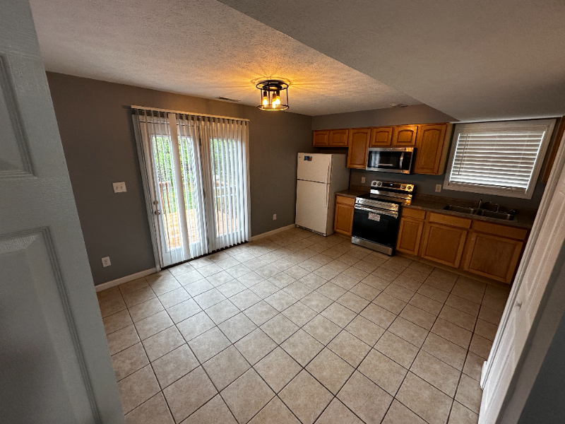 3511 S Oaklawn Cir - Photo 3 of 13