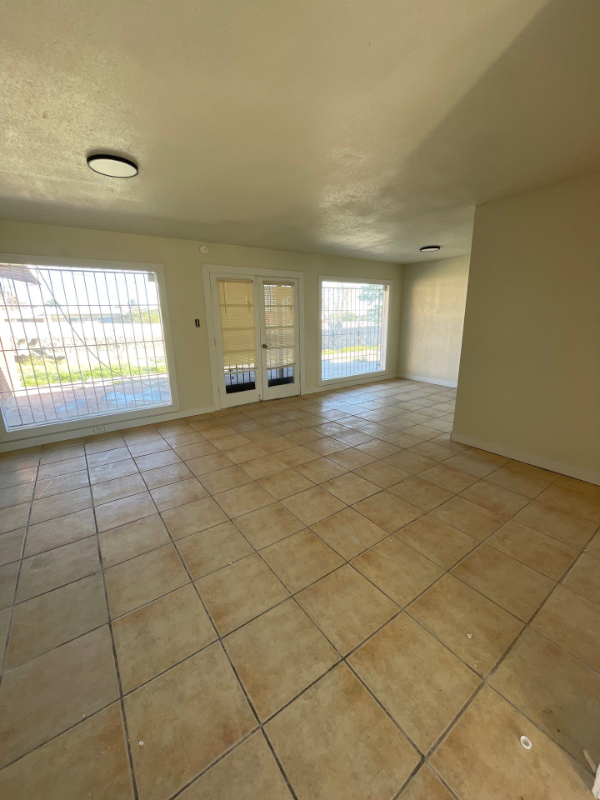 3405 Olympic Ave #1 - Photo 4 of 38