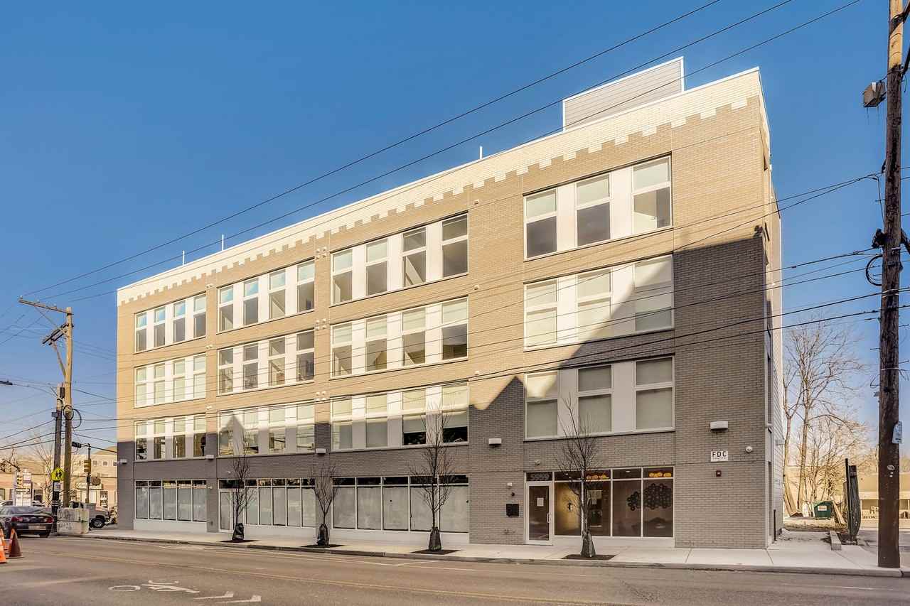 The Lola - Photo 7 of 35