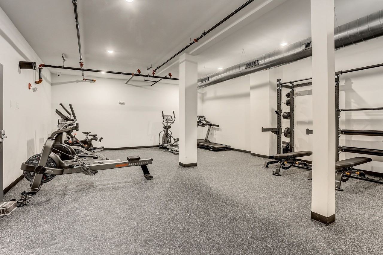 The Lola - Photo 5 of 35