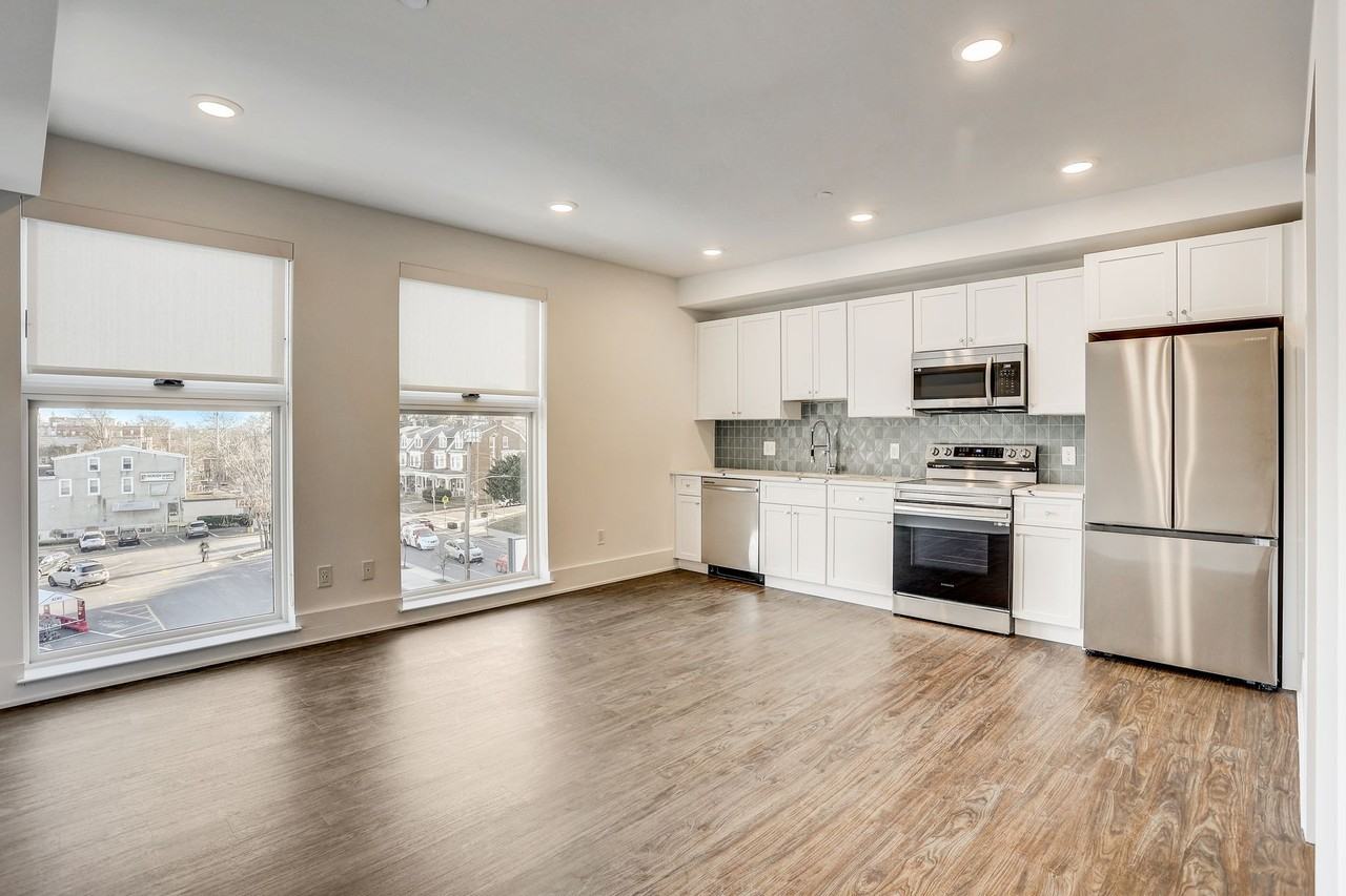 The Lola - Photo 2 of 35