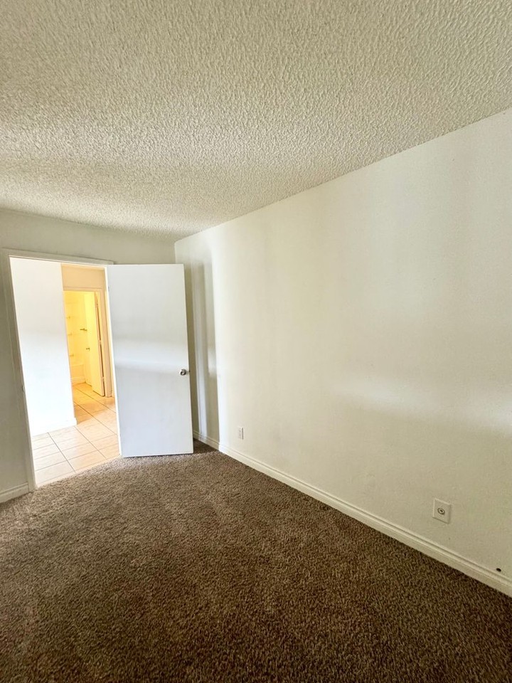 972 33rd Ave #30 - Photo 3 of 12