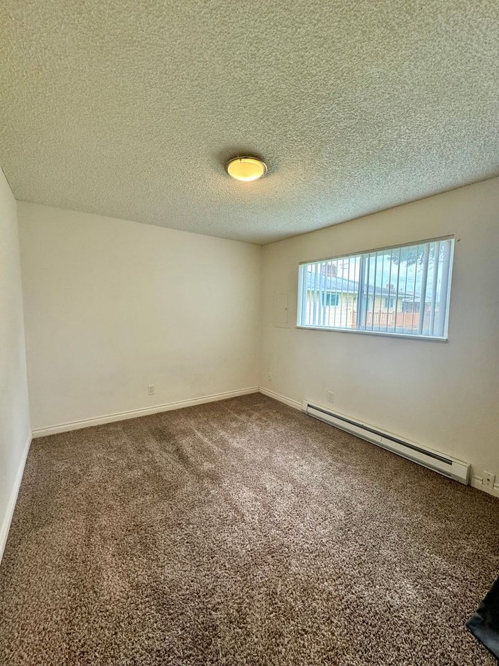 972 33rd Ave #30 - Photo 7 of 12
