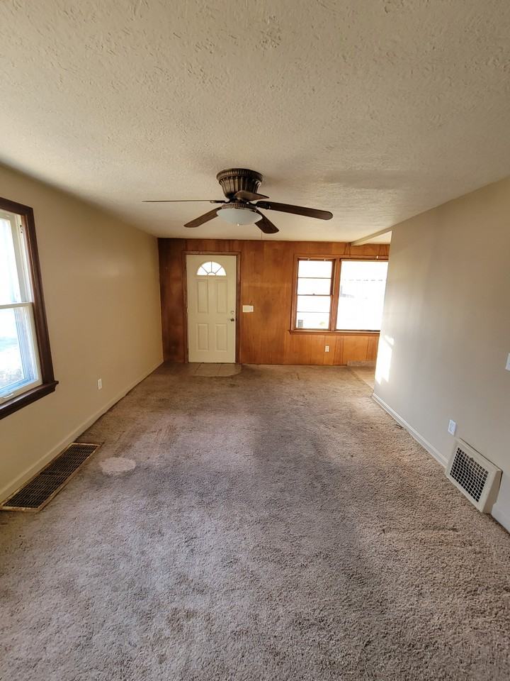 1612 Esther Ave Ne #NA - Photo 2 of 15