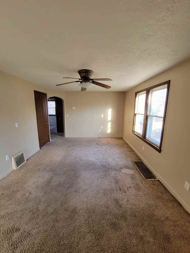 1612 Esther Ave Ne #NA - Photo 3 of 15