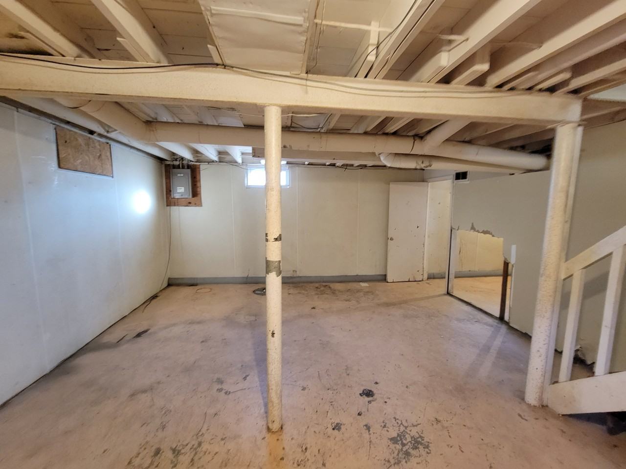 1612 Esther Ave Ne #NA - Photo 4 of 15