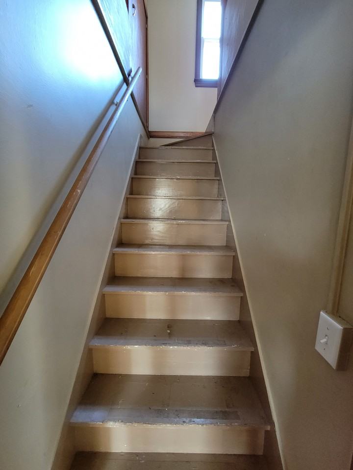 1612 Esther Ave Ne #NA - Photo 5 of 15