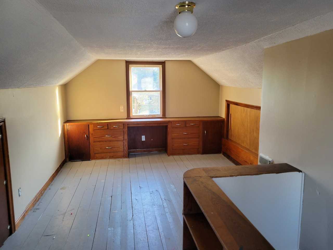 1612 Esther Ave Ne #NA - Photo 6 of 15