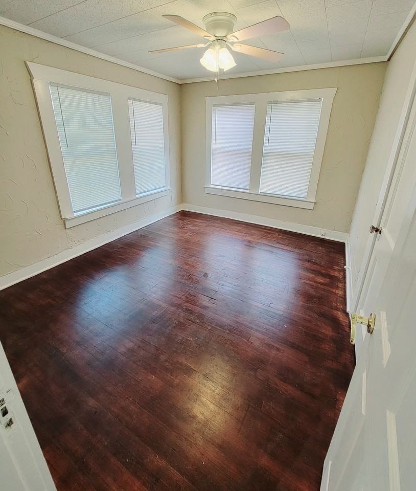 5517 Pershing Ave #NA - Photo 3 of 4