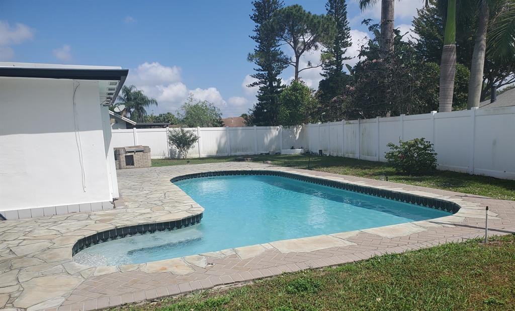 9481 Southampton Pl #NA - Photo 2 of 4