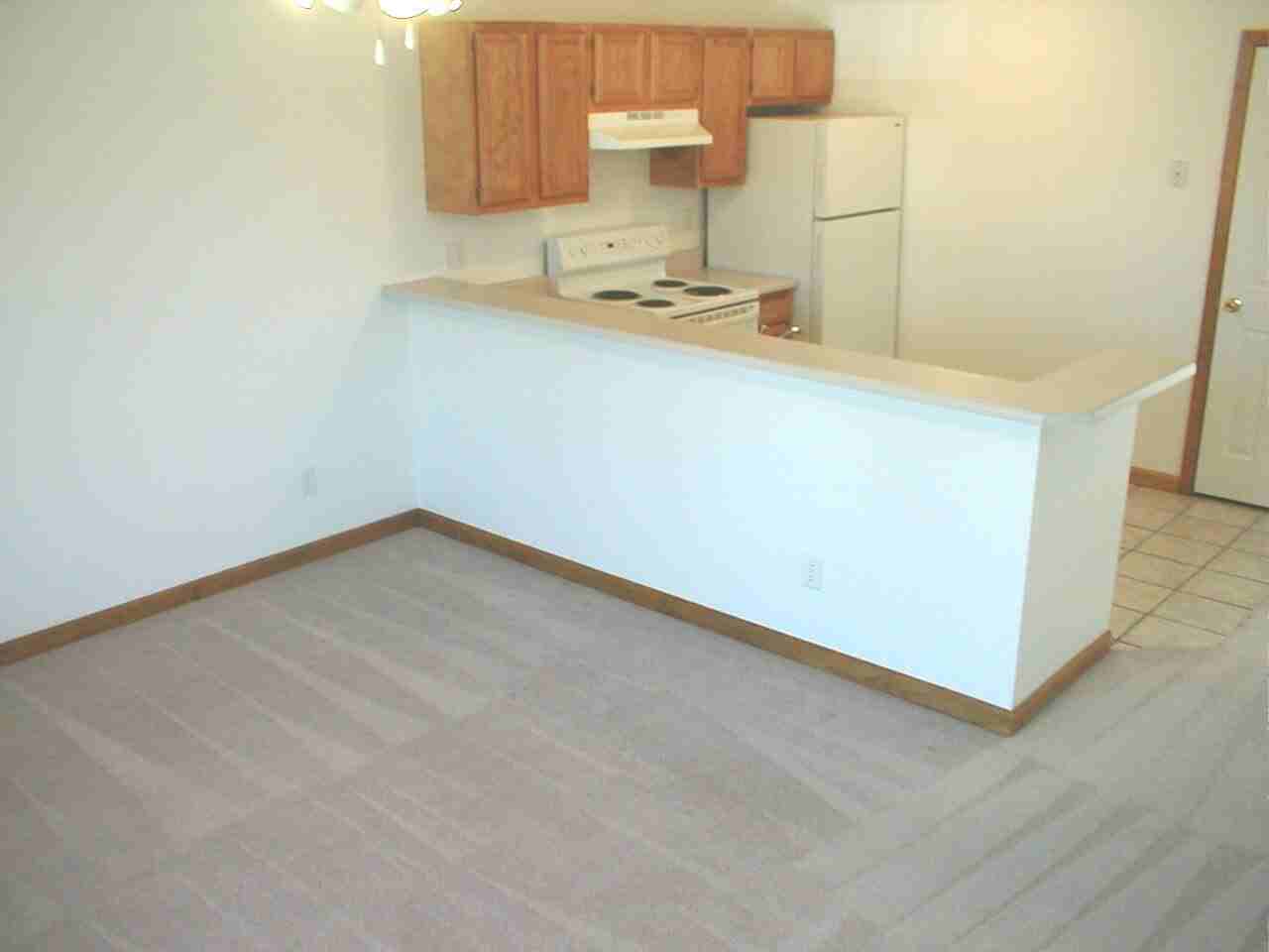 921-927 E. Grand Avenue - Photo 2 of 7