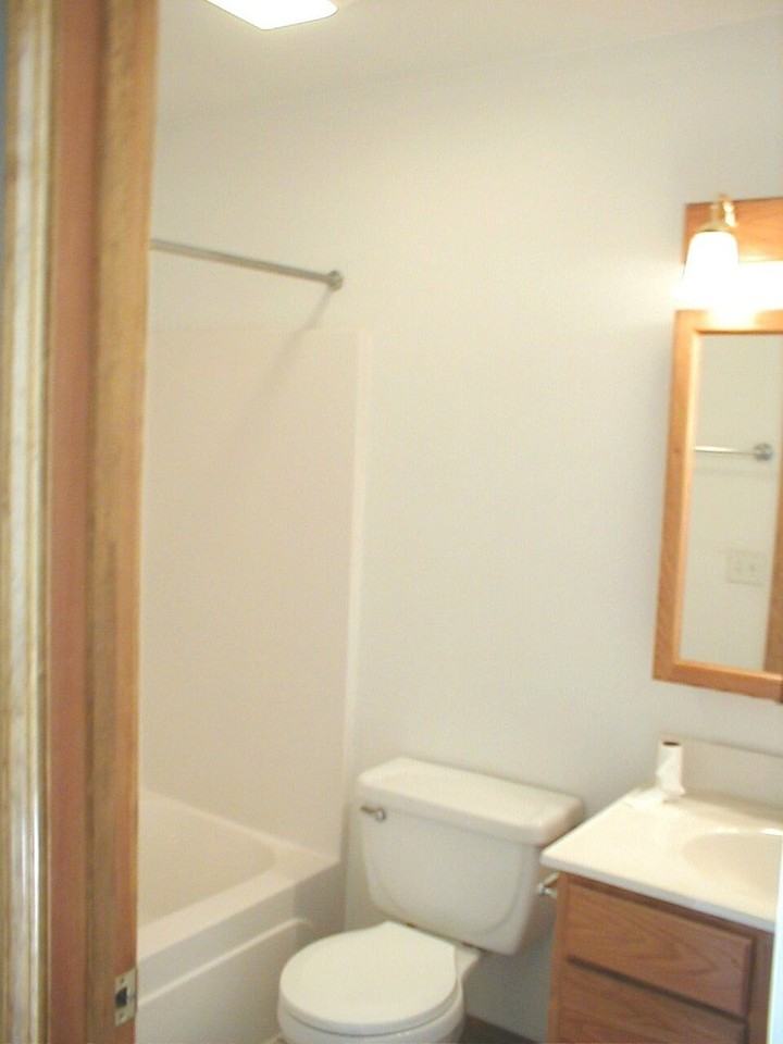 921-927 E. Grand Avenue - Photo 4 of 7