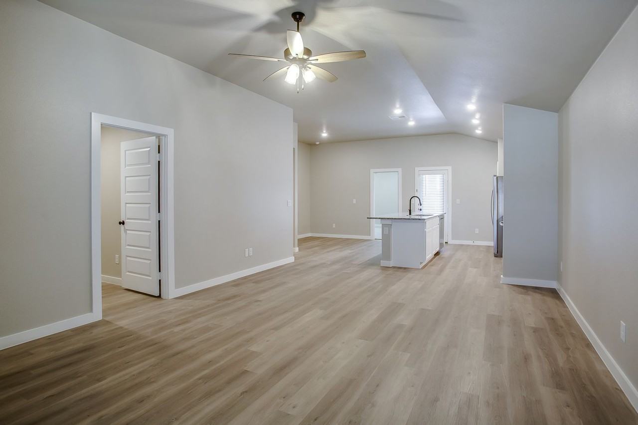 1705 141st St - Photo 2 of 17