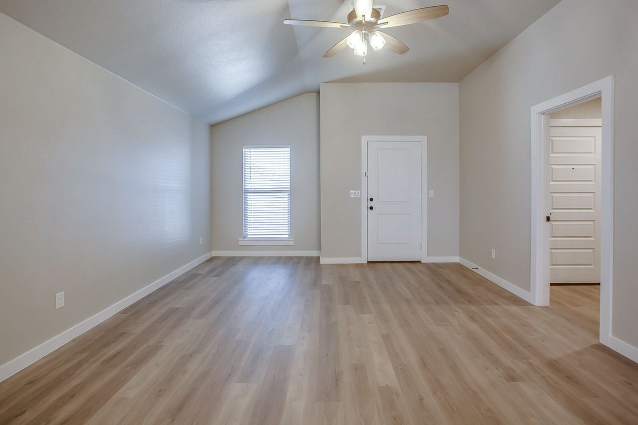 1705 141st St - Photo 3 of 17