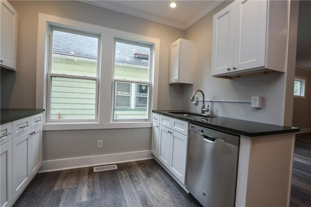 425 Gregory St - Photo 2 of 13