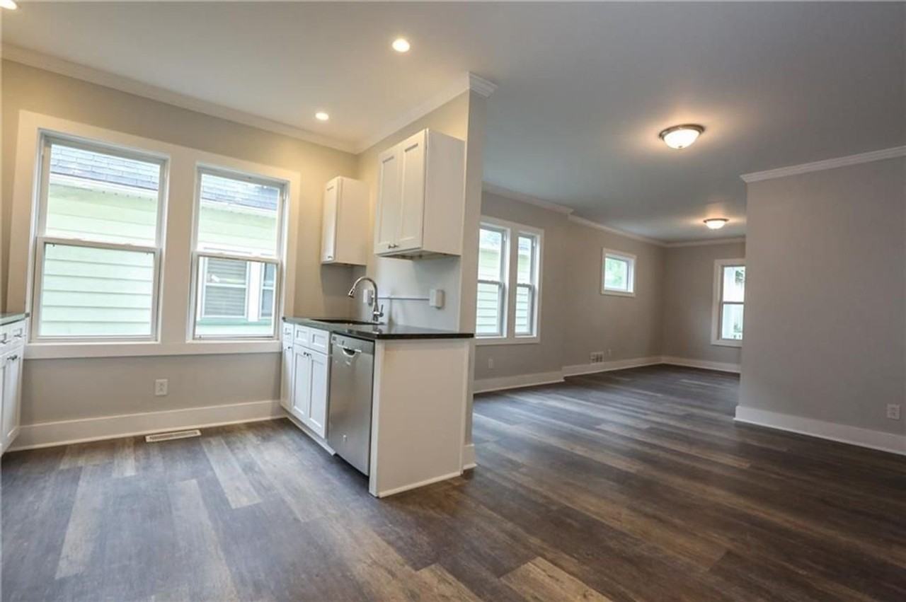 425 Gregory St - Photo 3 of 13