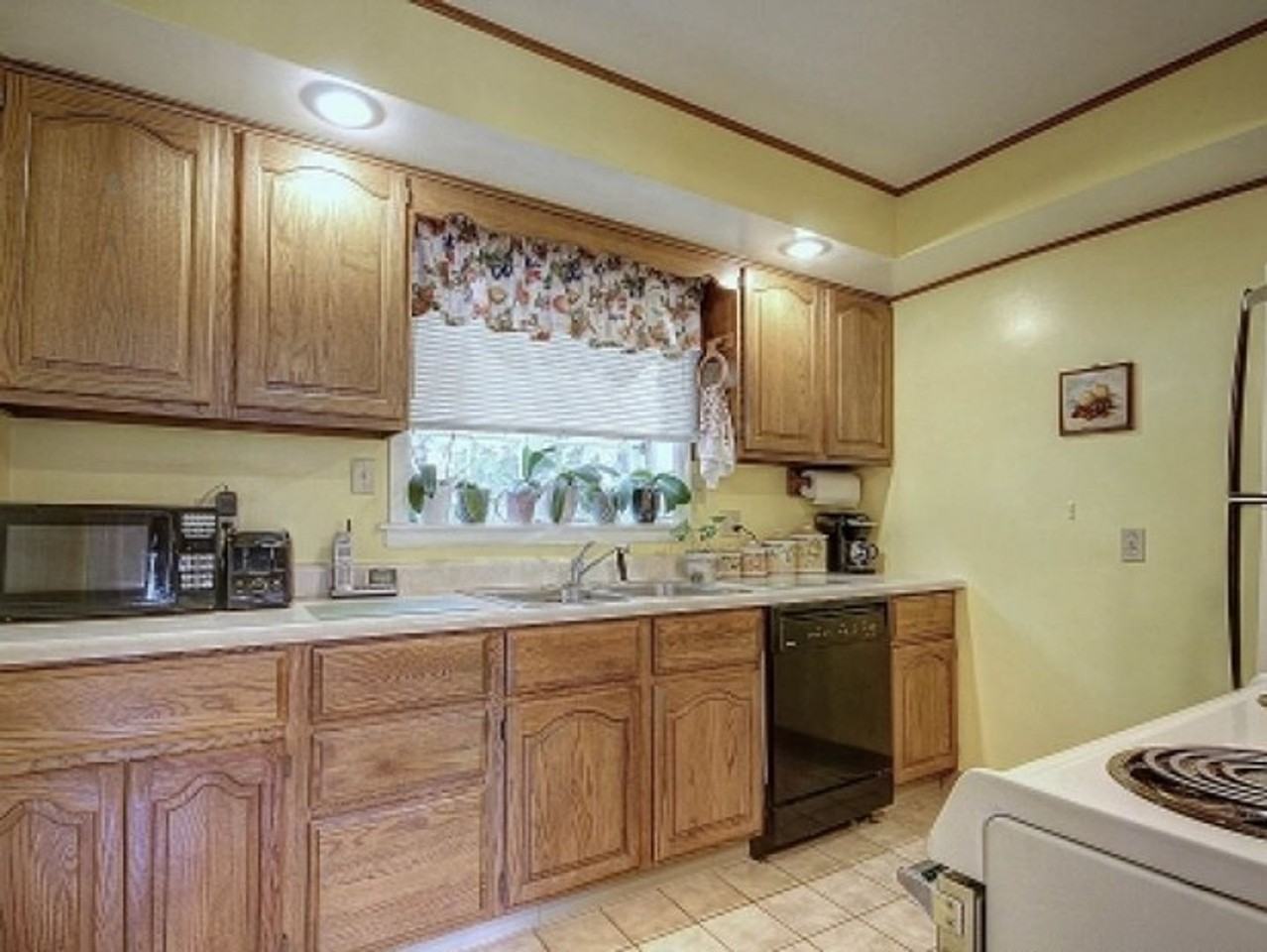 813 W Daniel St - Photo 5 of 14