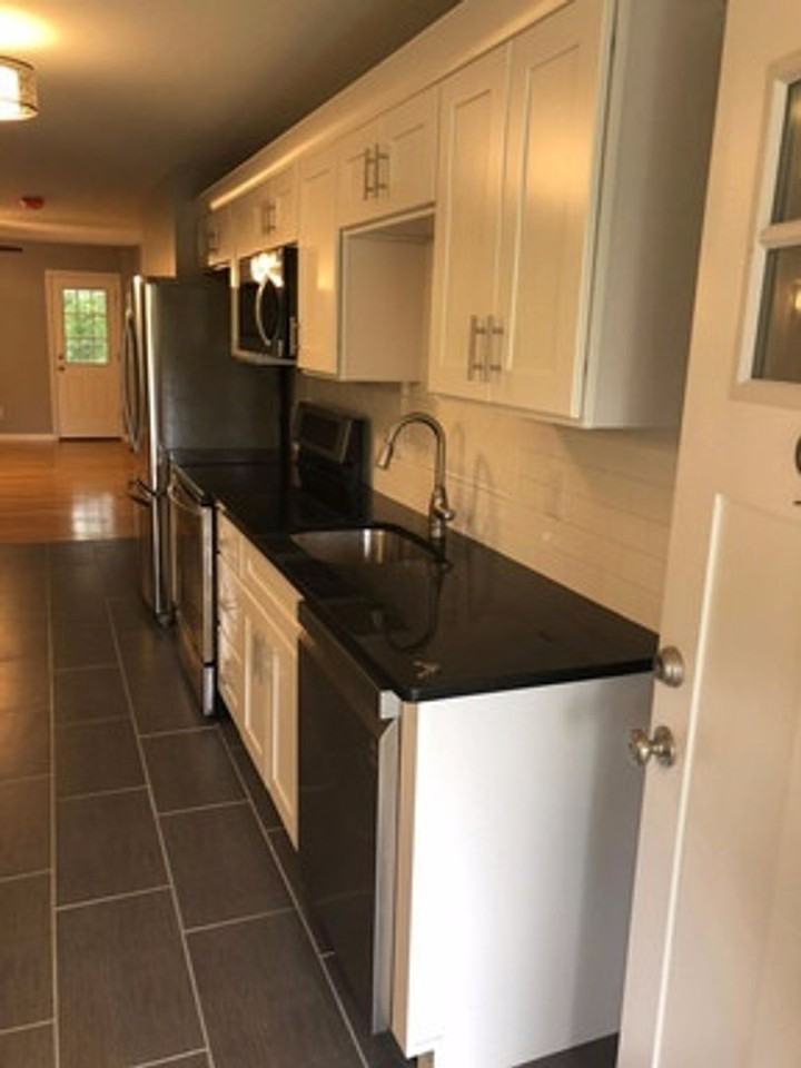 939 Broad St - Photo 3 of 30