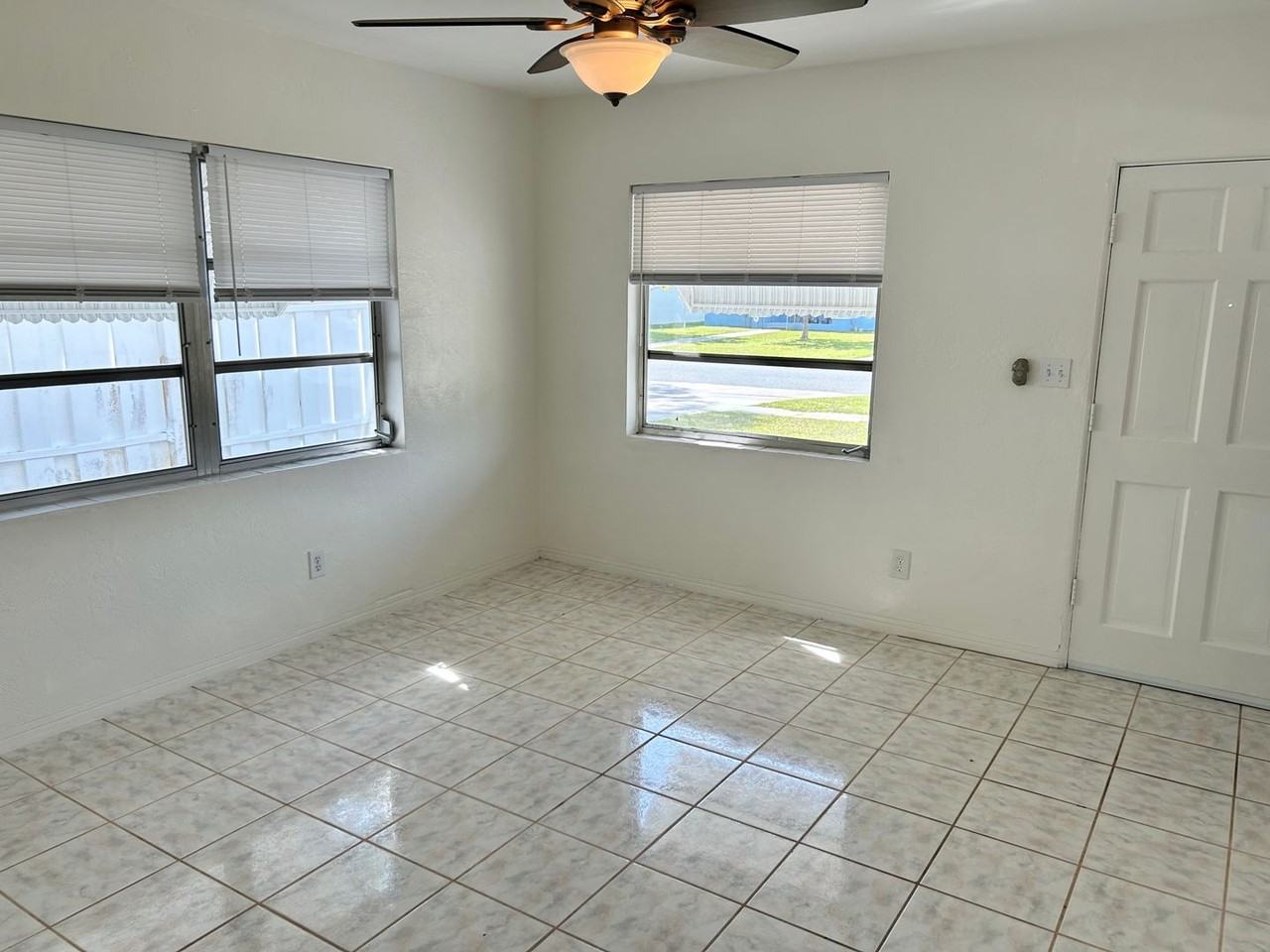 547 46th Ave N - Photo 3 of 24