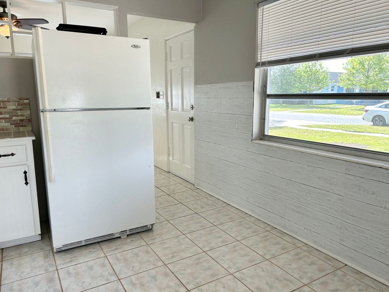 547 46th Ave N - Photo 6 of 24