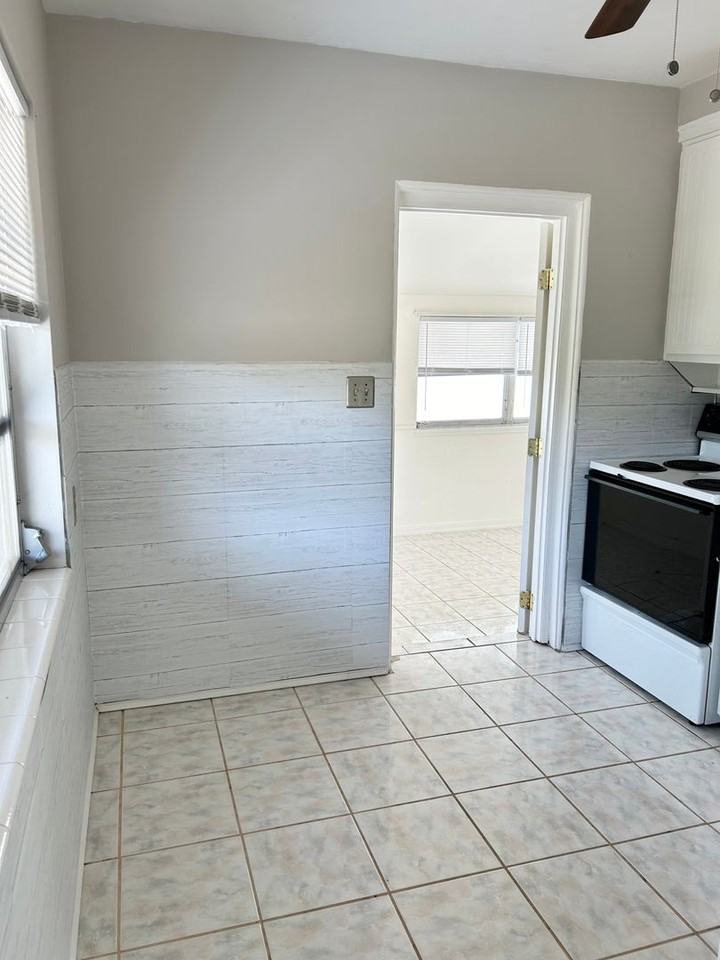 547 46th Ave N - Photo 7 of 24