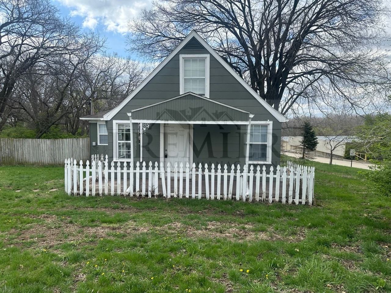 10005 E 53rd St - Photo 2 of 23