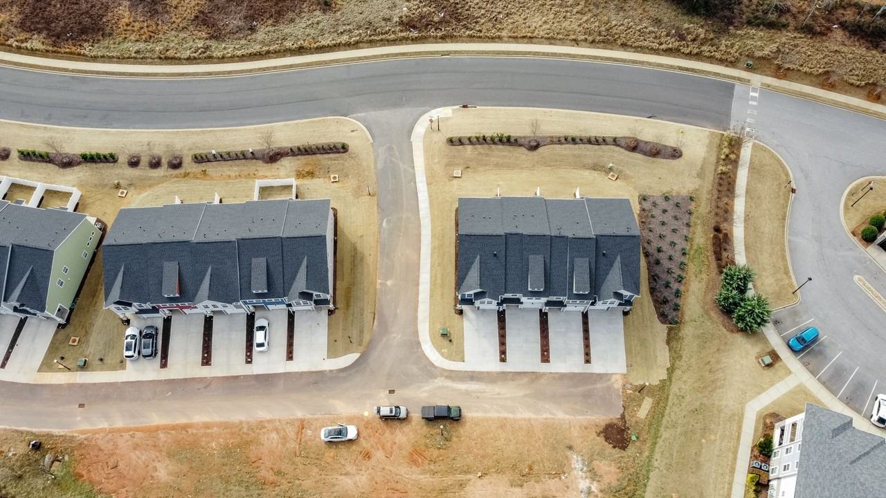 205 Shallons Dr - Photo 4 of 50