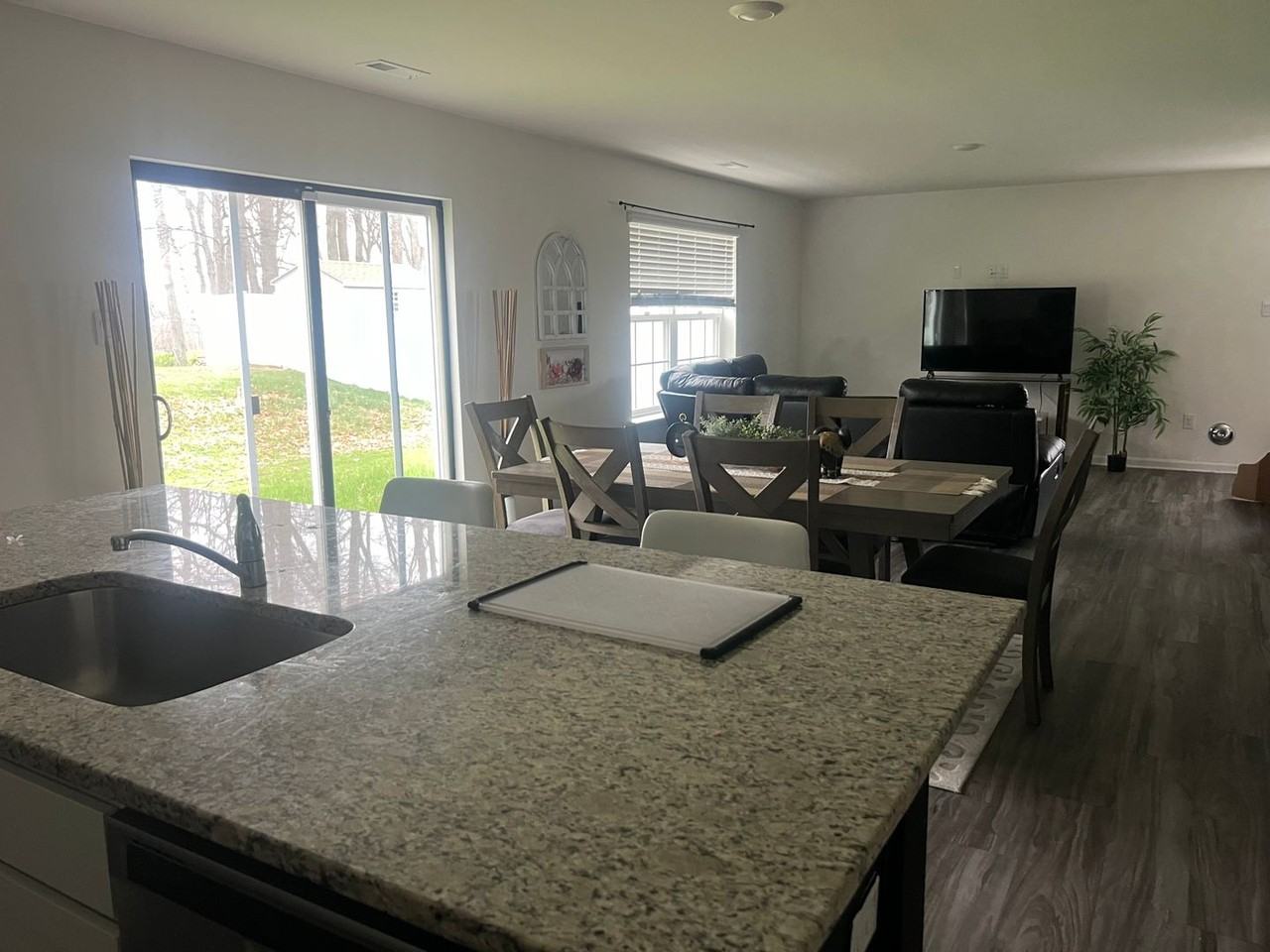 6096 Deborah Dr - Photo 3 of 15