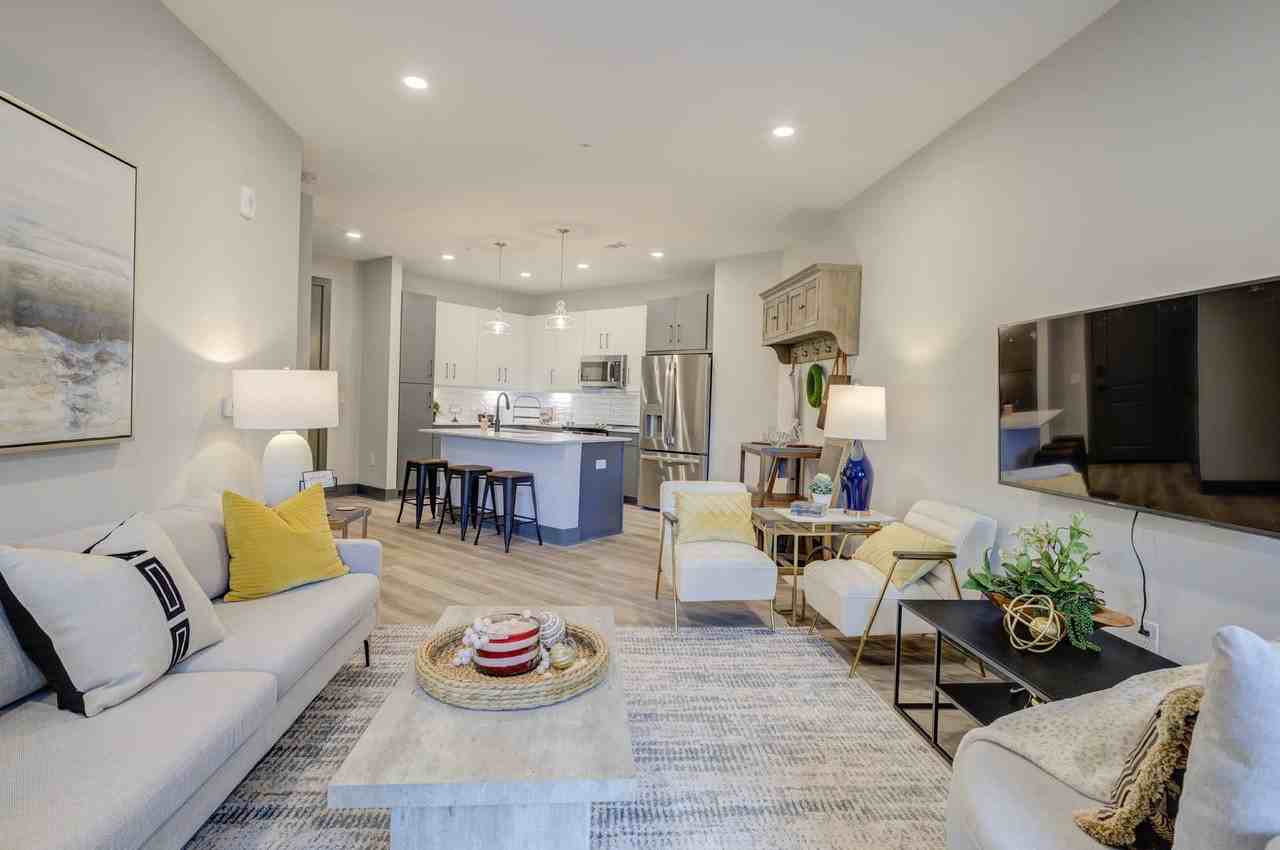 The Walker - Photo 4 of 51