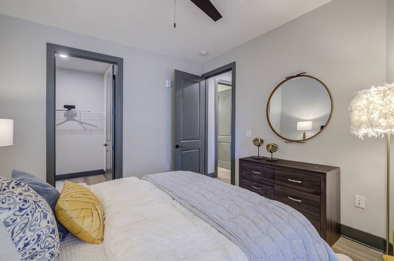 The Walker - Photo 6 of 51