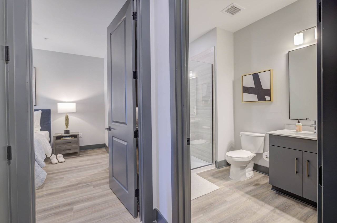 The Walker - Photo 7 of 51