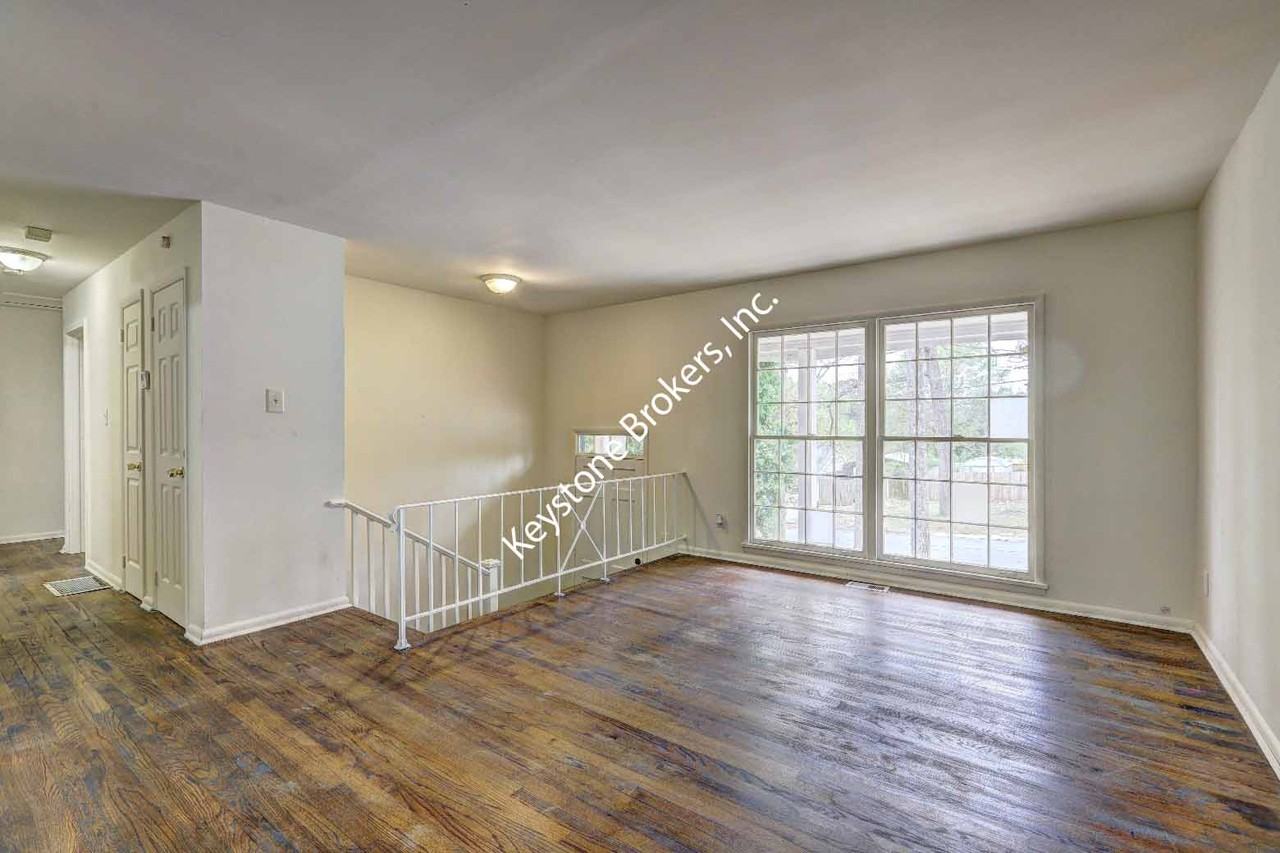 440 King Arthur Ct #1 - Photo 3 of 9