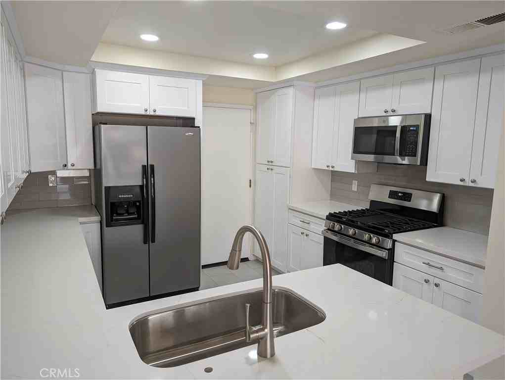 11429 Hanover Ct - Photo 2 of 13