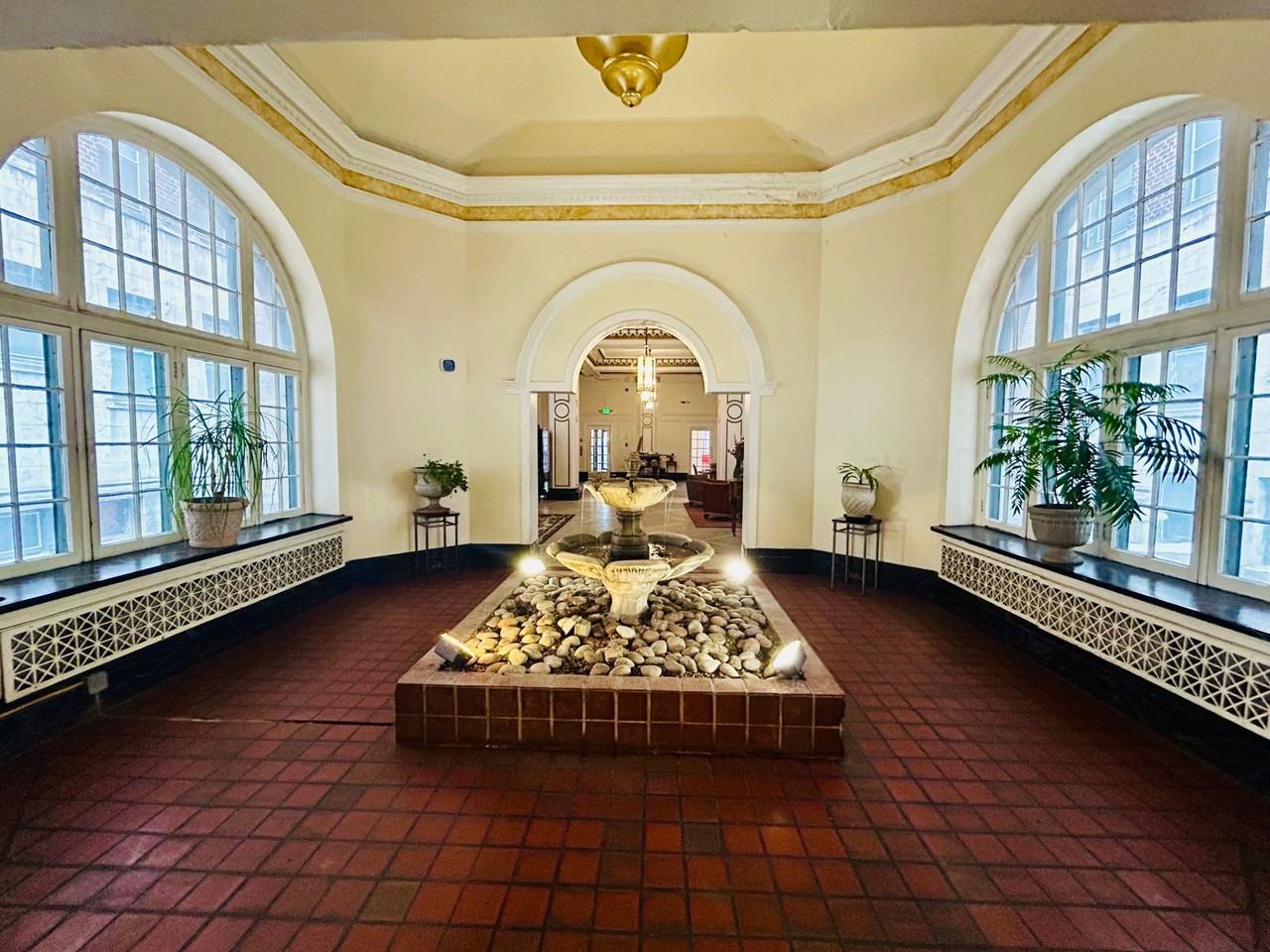 Oak Grove Apartment Hotel - Photo 2 of 11