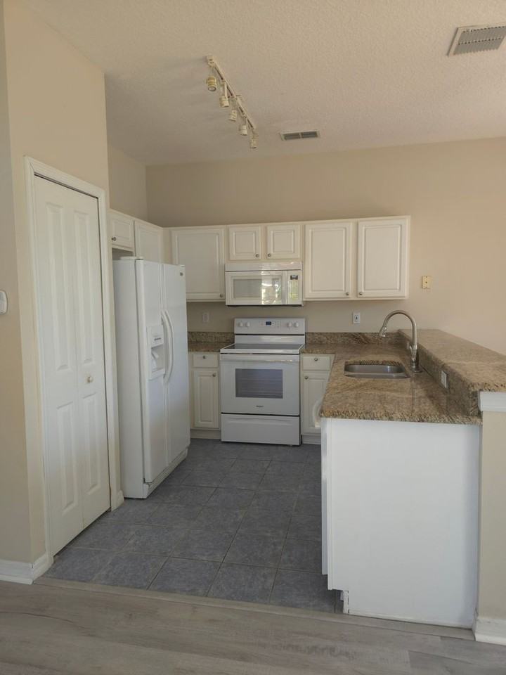 102 Monroe Cir - Photo 7 of 30