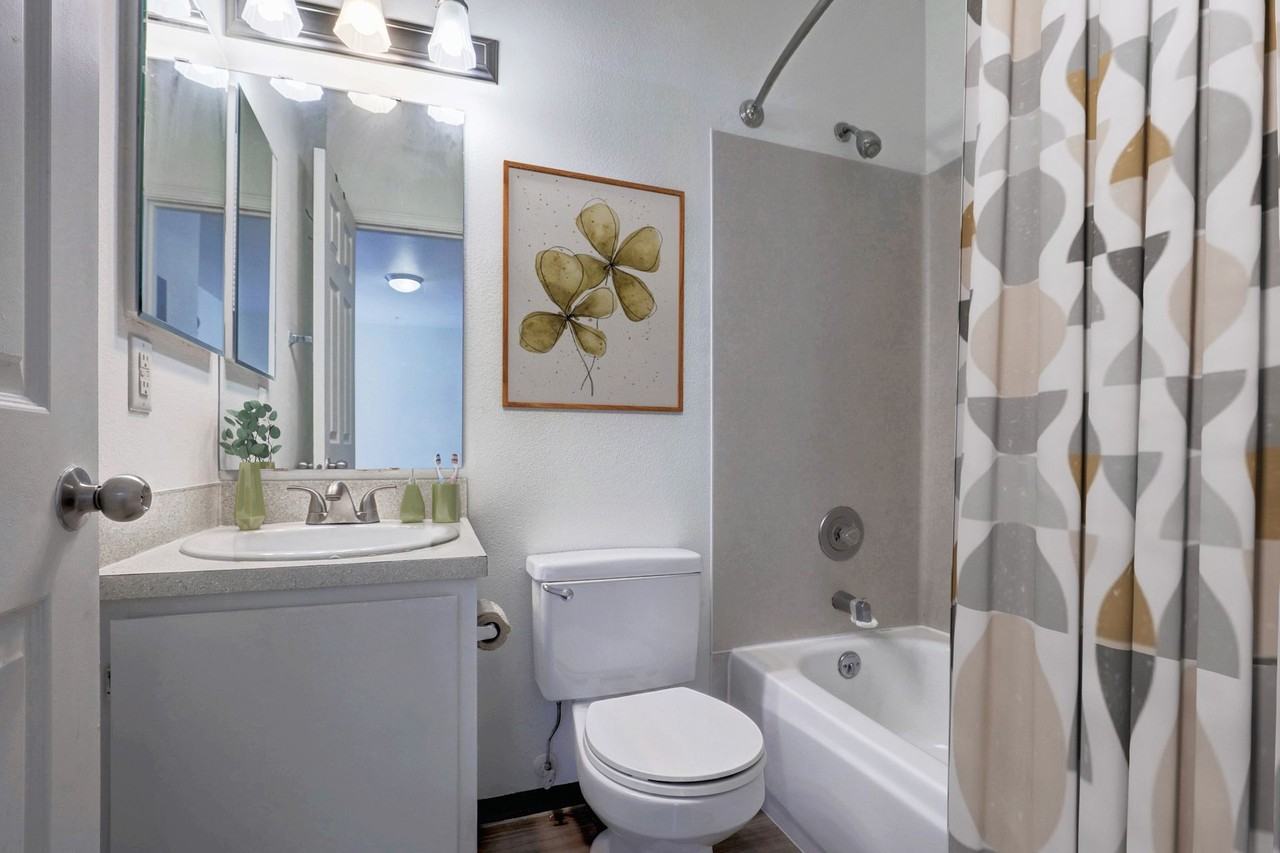 Ludlow Apartments - Photo 4 of 27