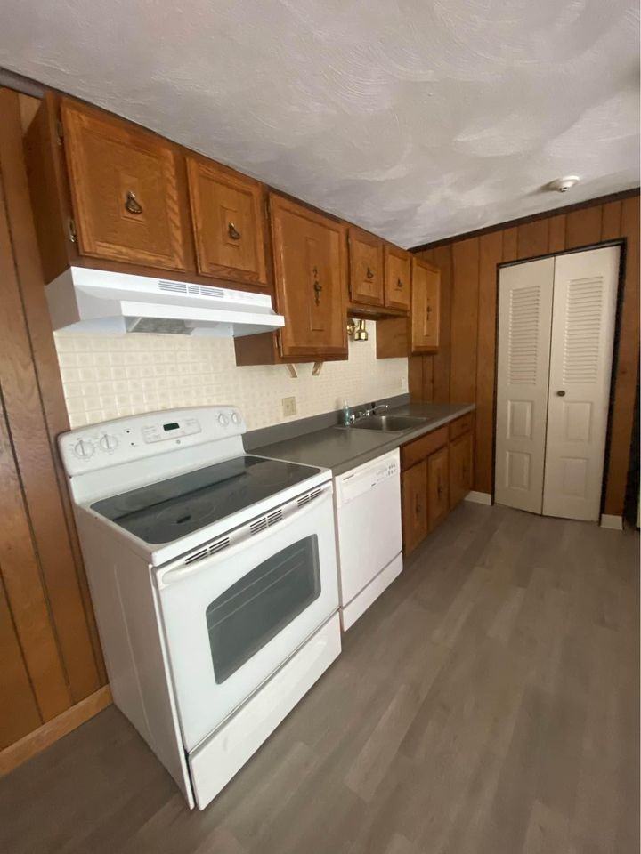 300 Smithfield Road - Photo 3 of 8