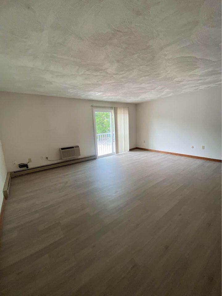 300 Smithfield Road - Photo 5 of 8