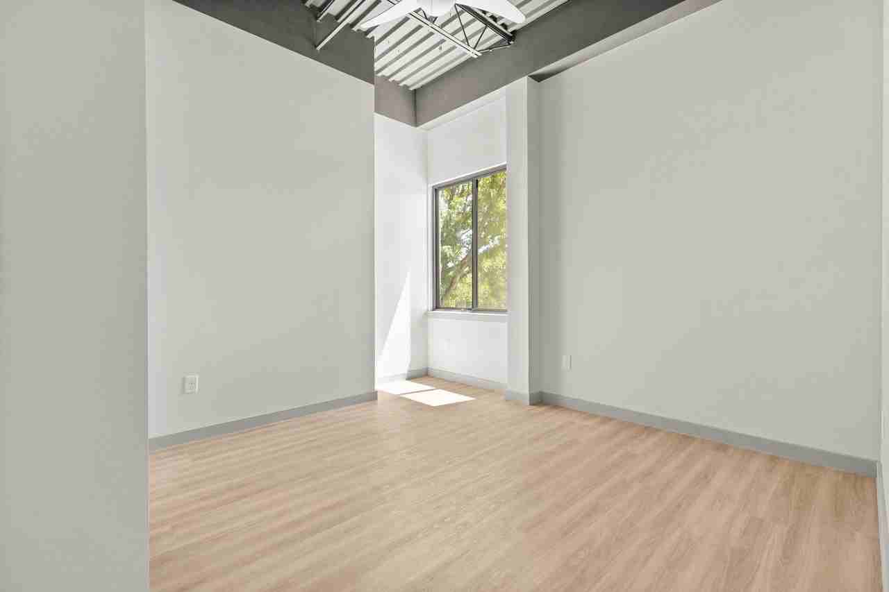 1127 Alderson Ave #307 - Photo 3 of 8