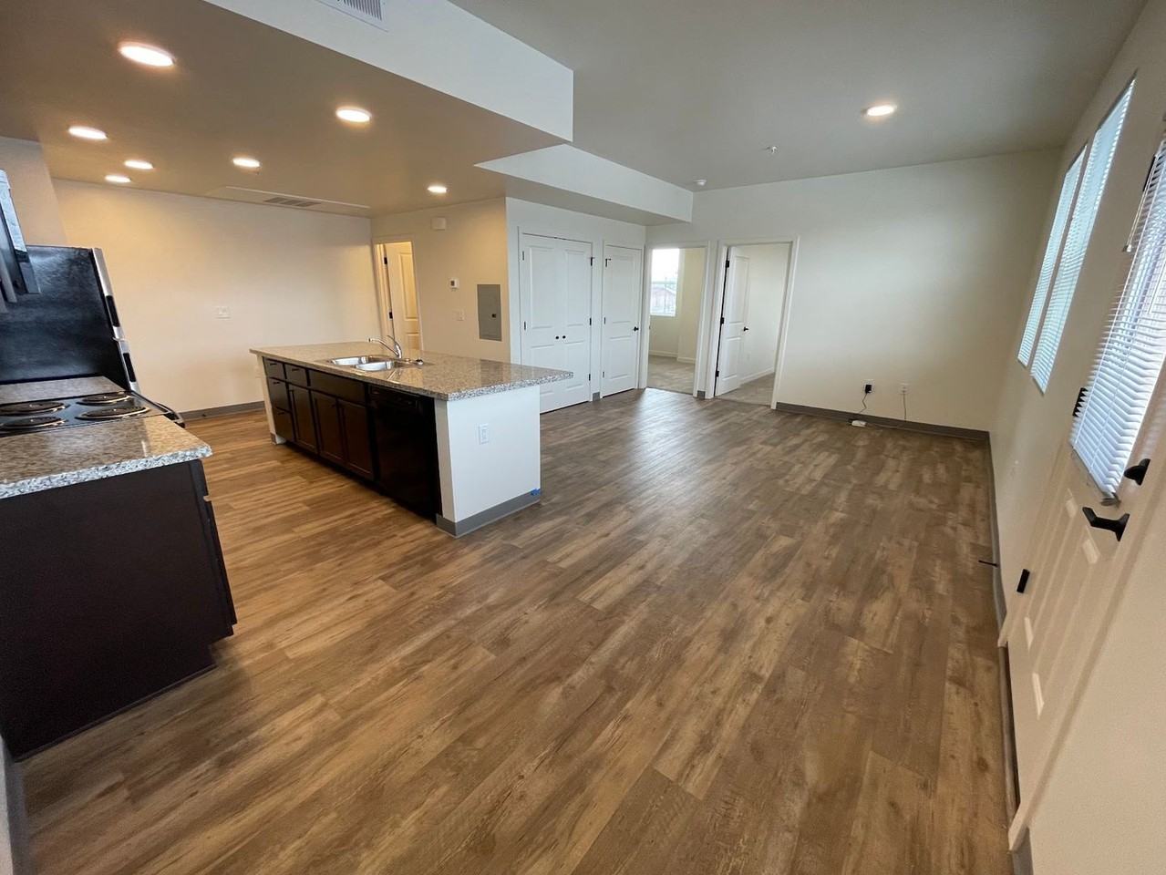 Residence 1861 - Photo 3 of 18