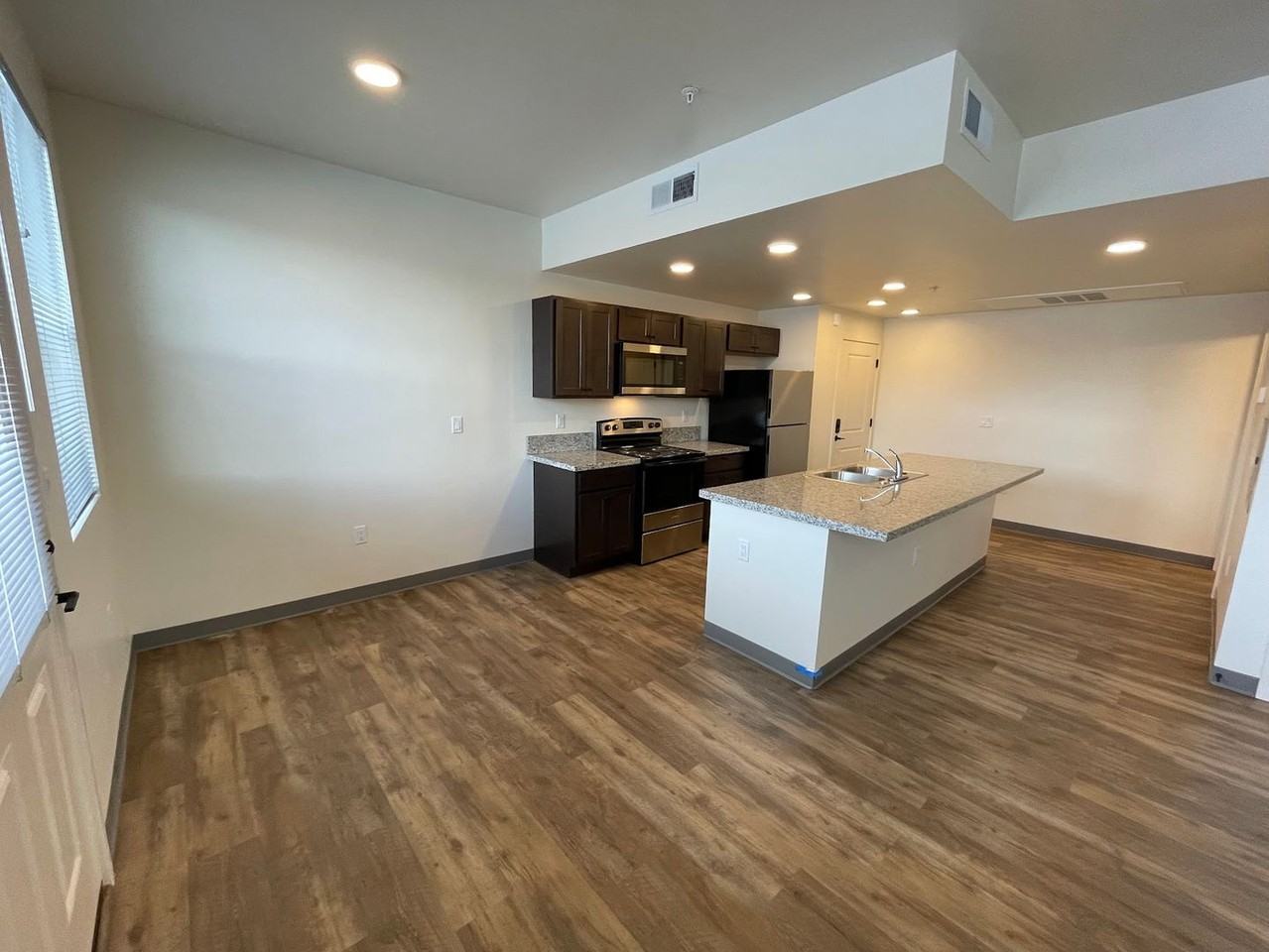 Residence 1861 - Photo 4 of 18