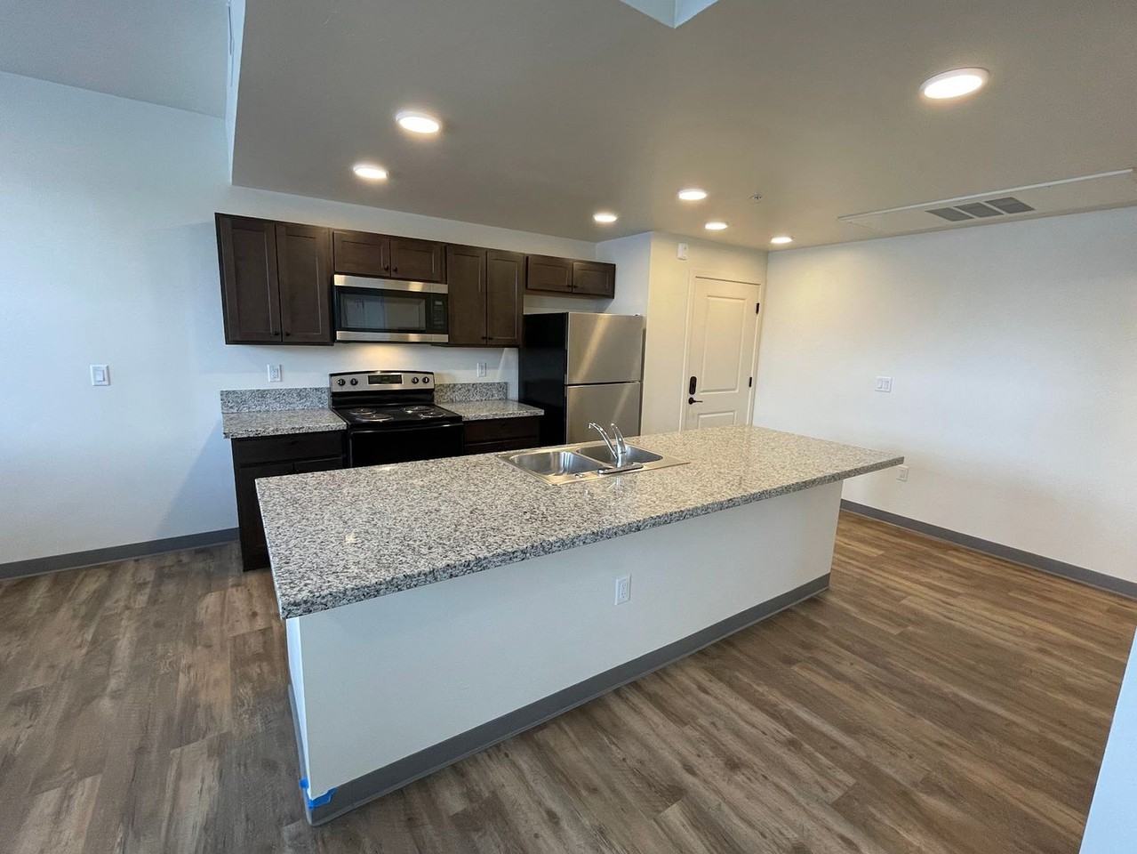 Residence 1861 - Photo 5 of 18