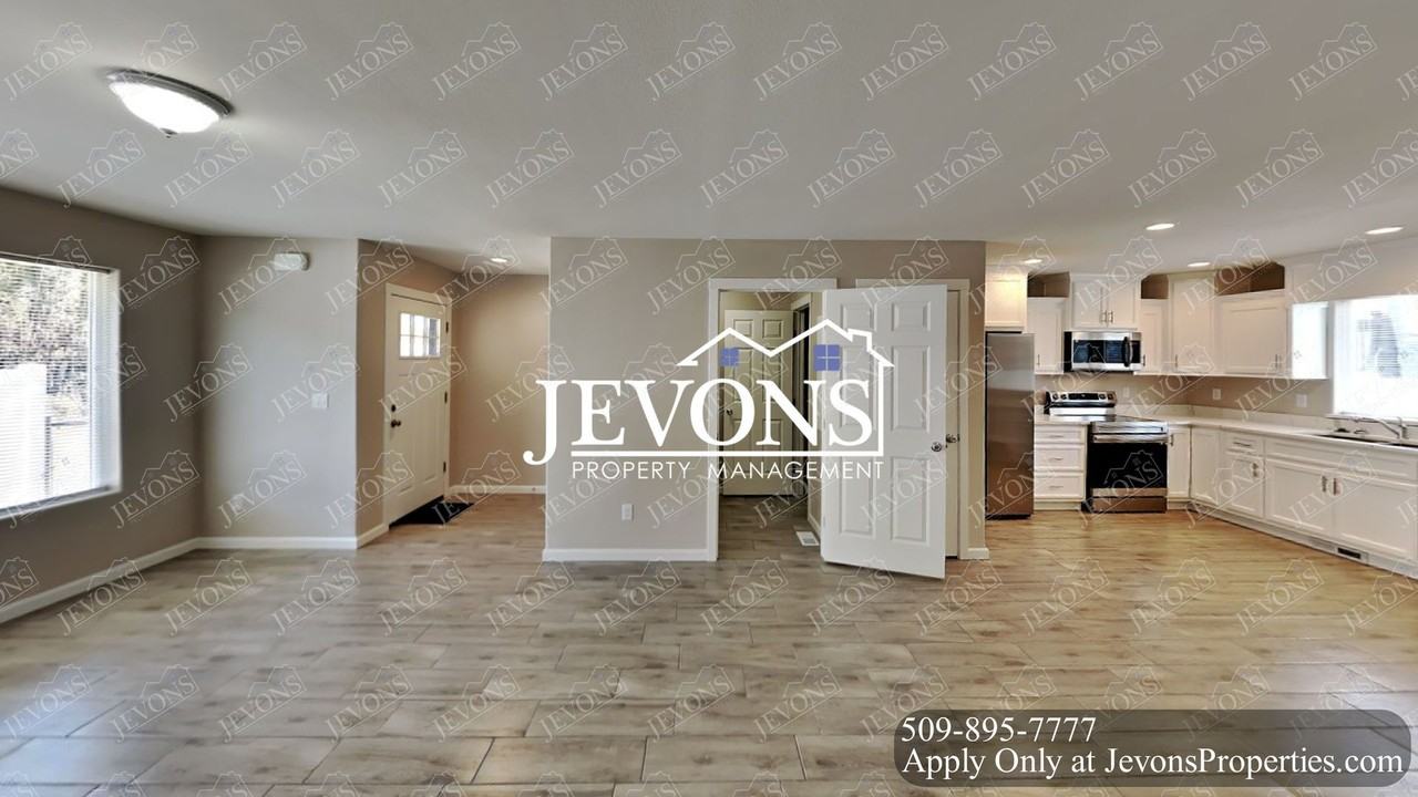 1912 W Mead Ave Yakima, WA 98902 - Photo 3 of 32