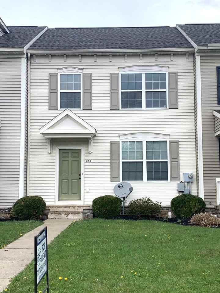 123 Deerfield Ln - Photo 2 of 44