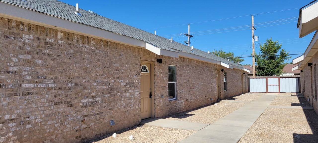 2412 E 14th St #3 - Photo 3 of 15