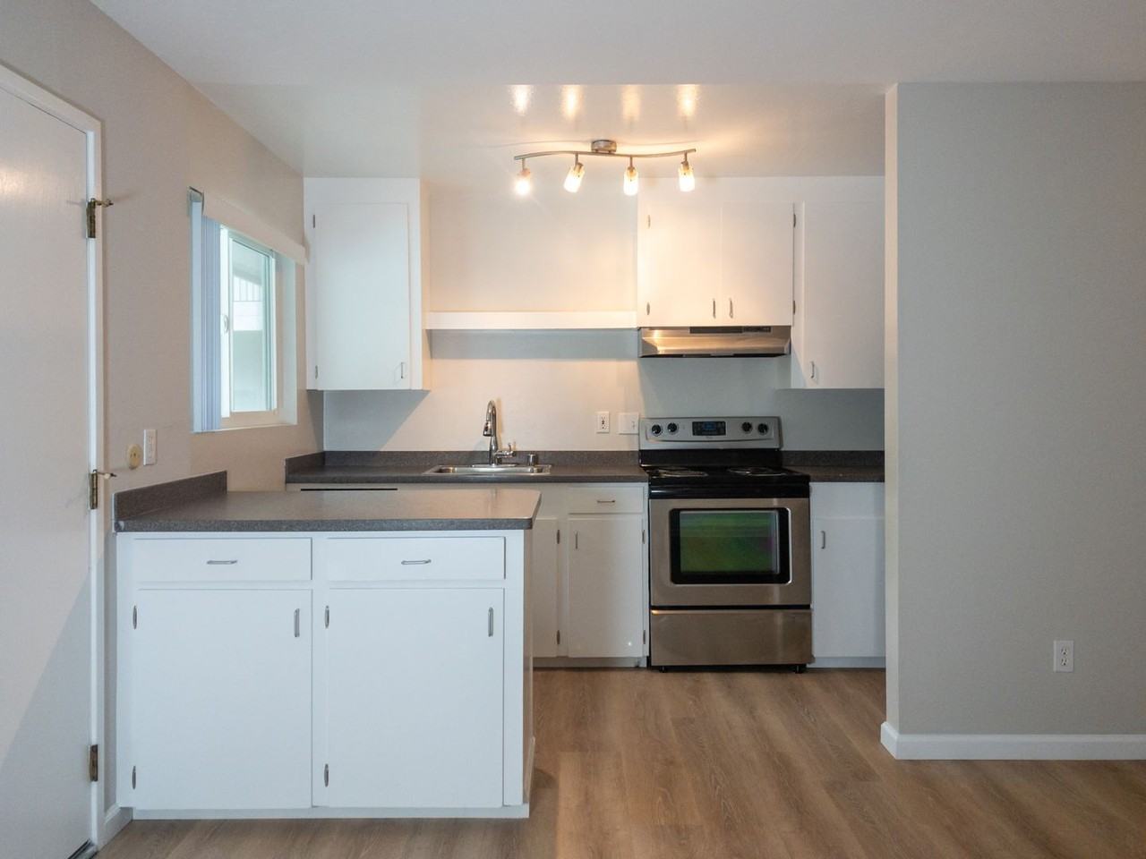 11 South Knoll Road - Photo 2 of 19